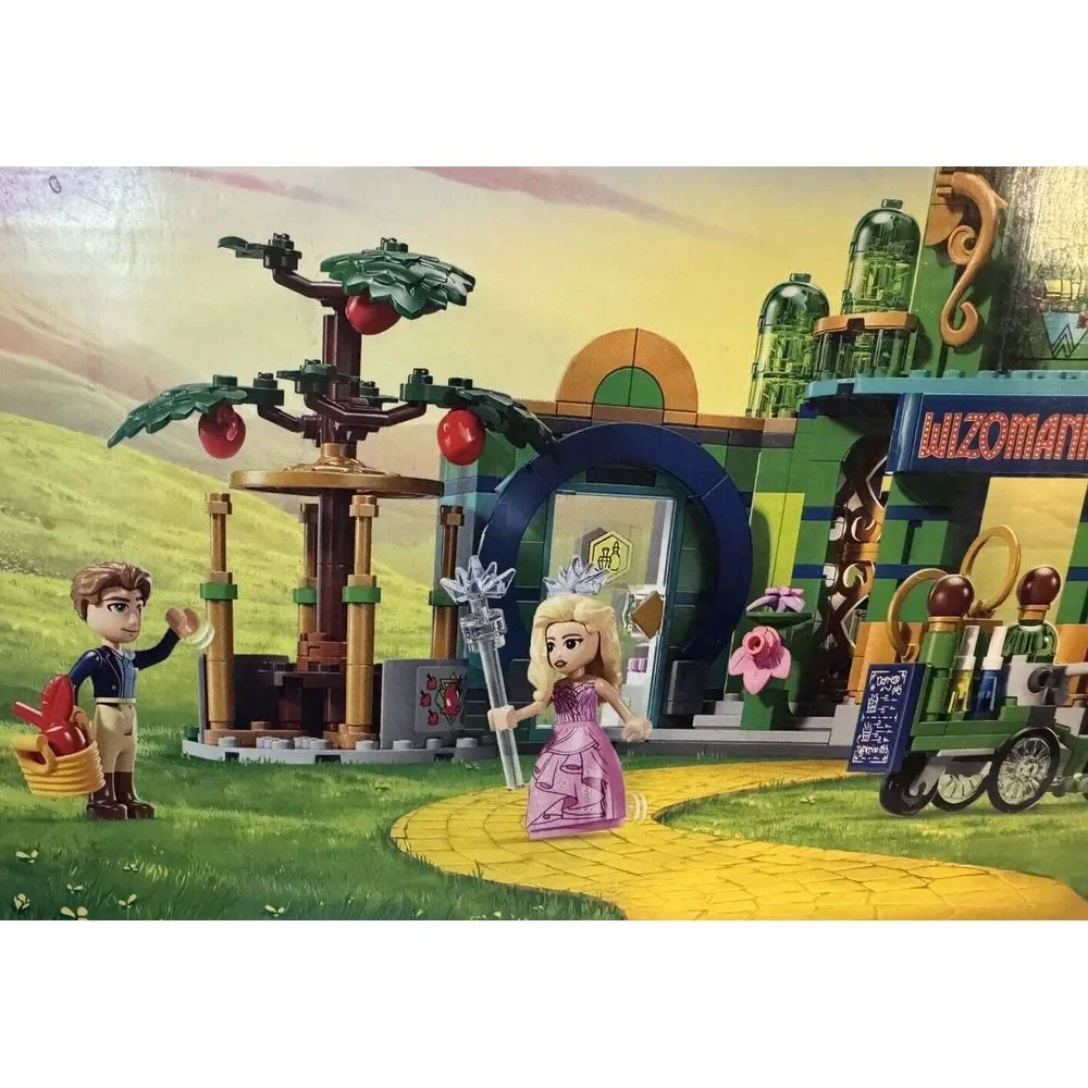 LEGO Wicked WELCOME TO EMERALD CITY 75684 Toy Building Kit Elphaba Glinda Oz New